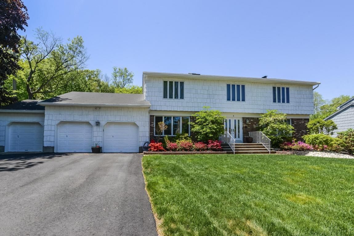 Property Photo:  8 Redwood Drive  NJ 07746 