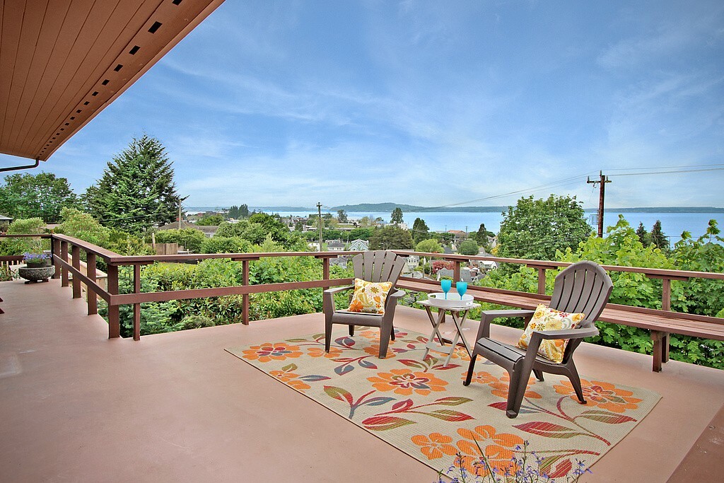 Property Photo:  5526 SW Campbell Place  WA 98116 