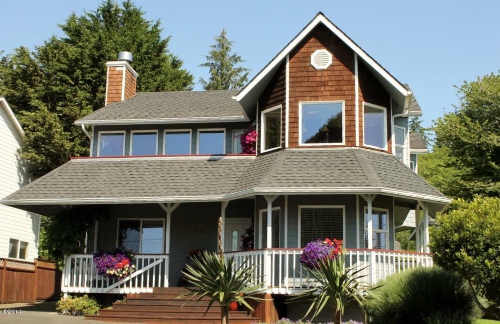Property Photo: 913 Lake Drive OR 97367-3662