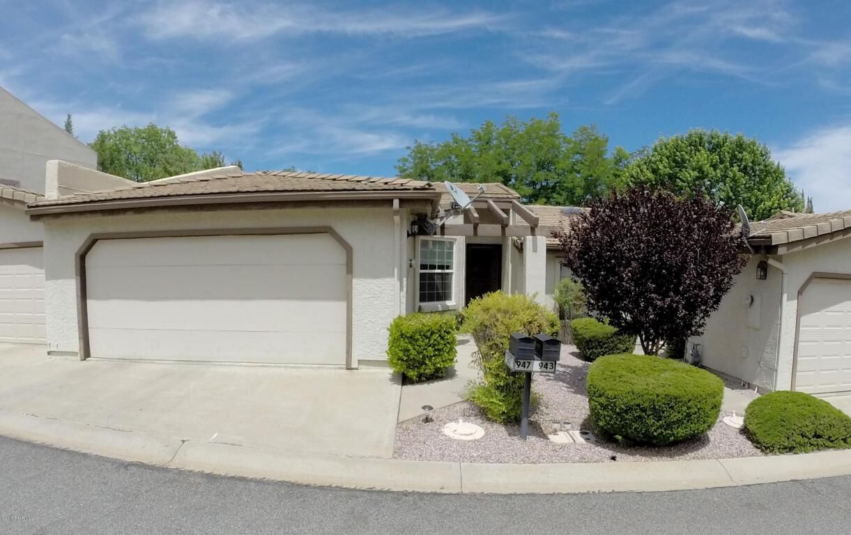 Property Photo: 947 N Rolling Green Road AZ 86327