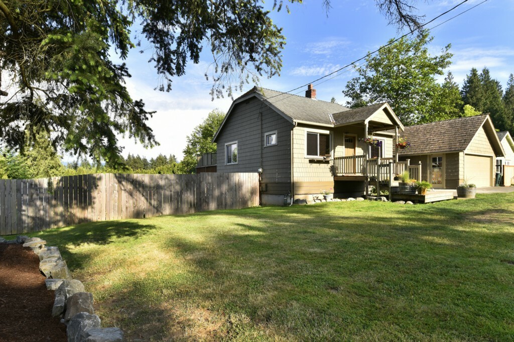 Property Photo: 1250 Lakeview St WA 98229