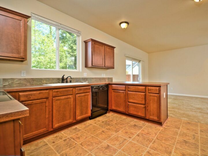 Property Photo:  250 Graham Ave NE  WA 98059 