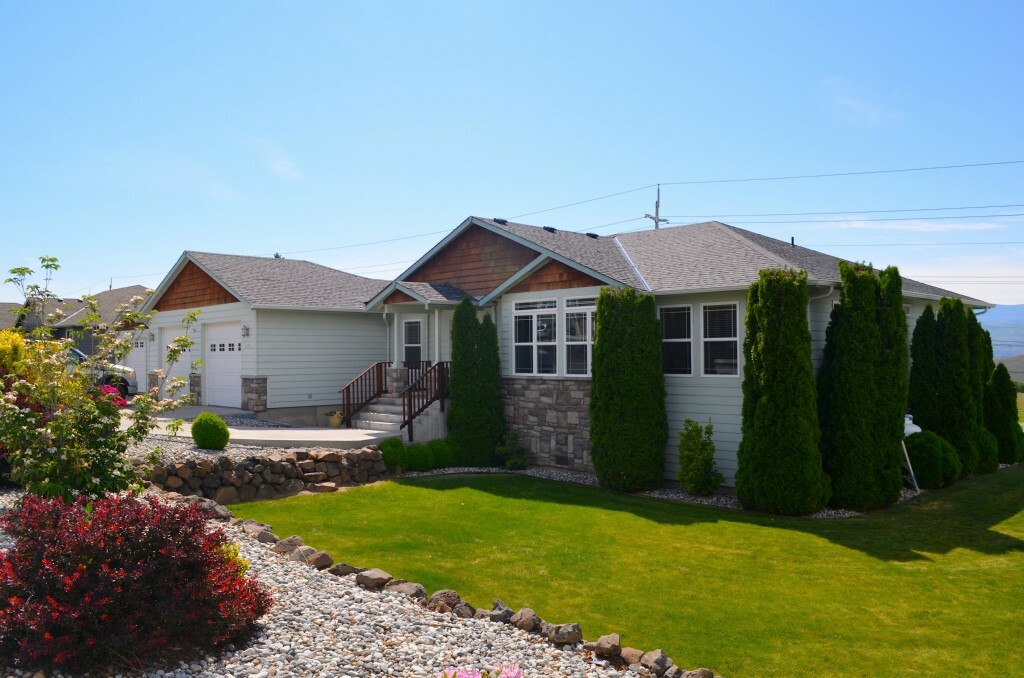 Property Photo: 995 Ridge Crest Dr WA 98801
