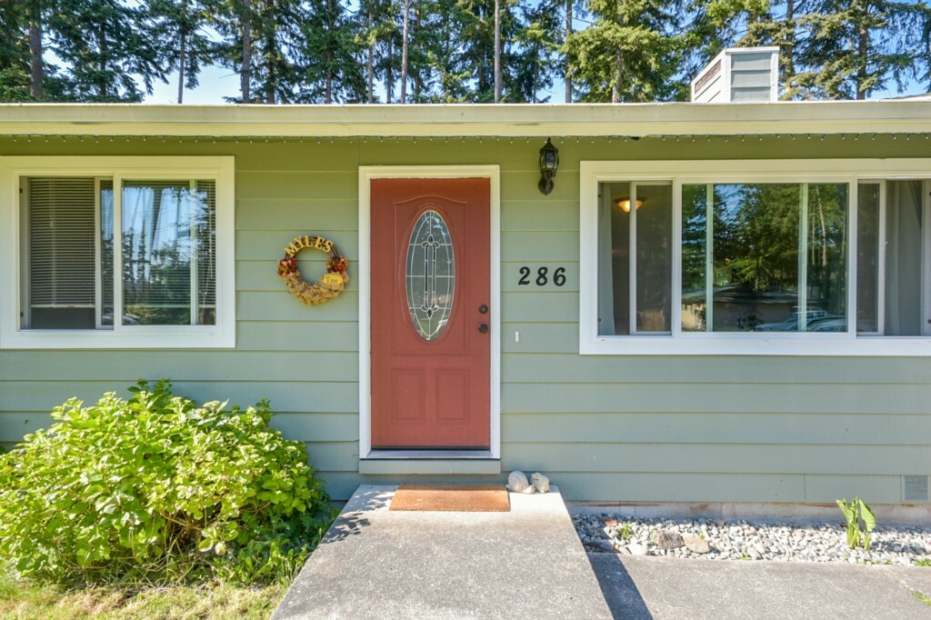 Property Photo:  286 NW 7th Ct  WA 98277 