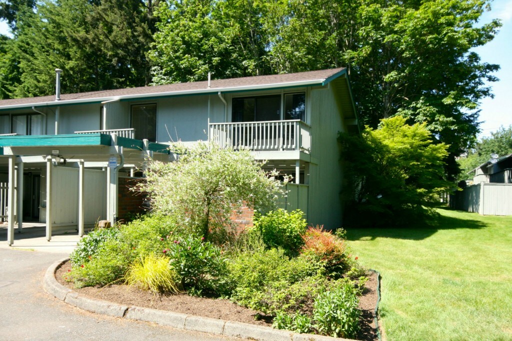 Property Photo: 2010 SE 16th Ct WA 98055