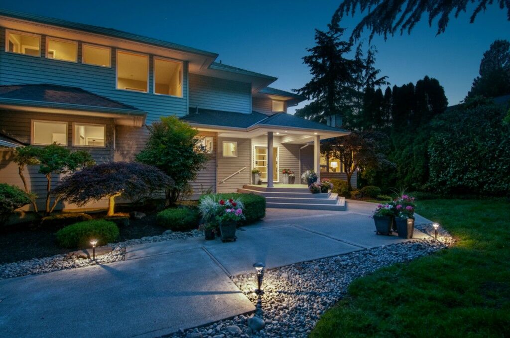 Property Photo:  5617 W Mercer Wy  WA 98040