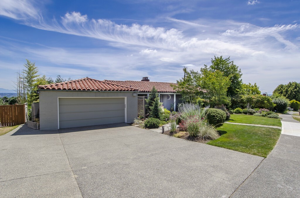 Property Photo:  6008 Princeton Ave NE  WA 98115 