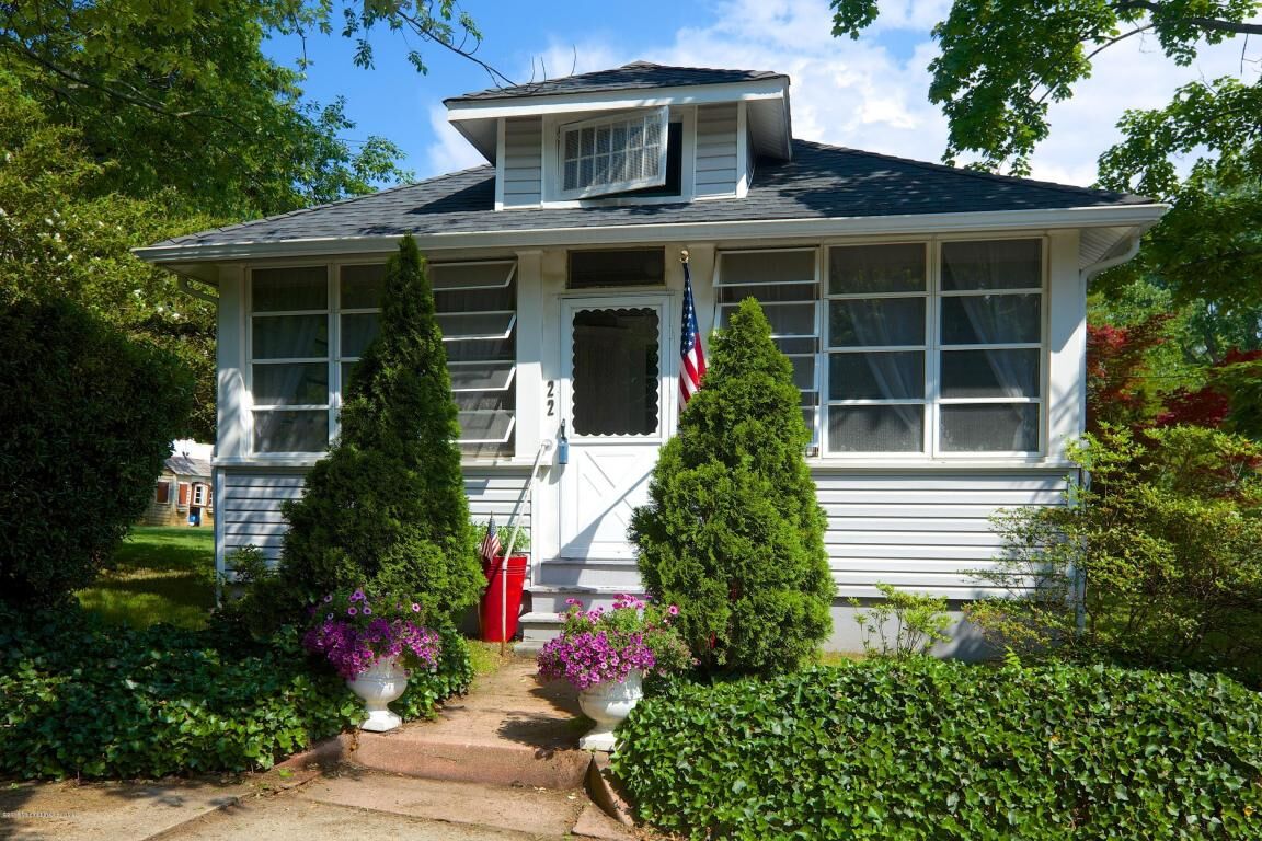 Property Photo:  22 East Avenue  NJ 07716 