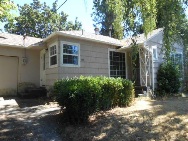 Property Photo: 1321 Grand Pl WA 98661