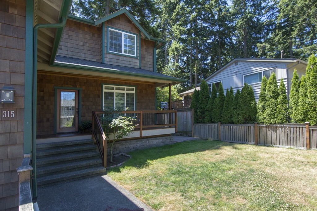 Property Photo: 315 N 155th St WA 98133