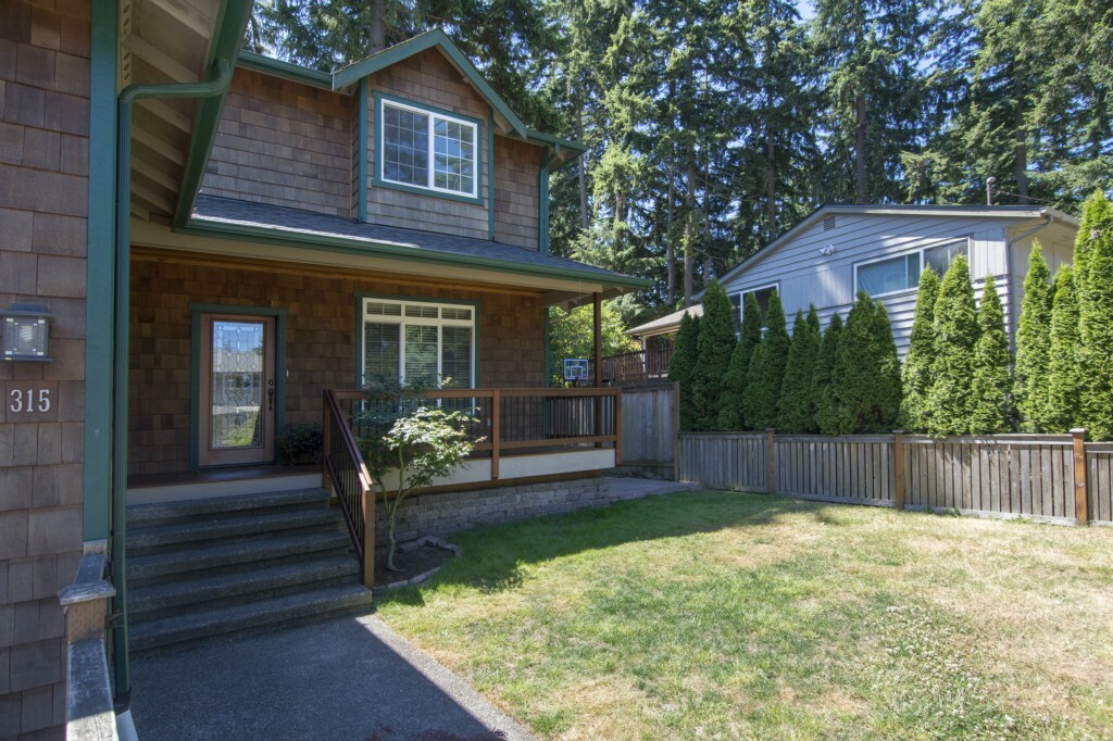 Property Photo:  315 N 155th St  WA 98133 