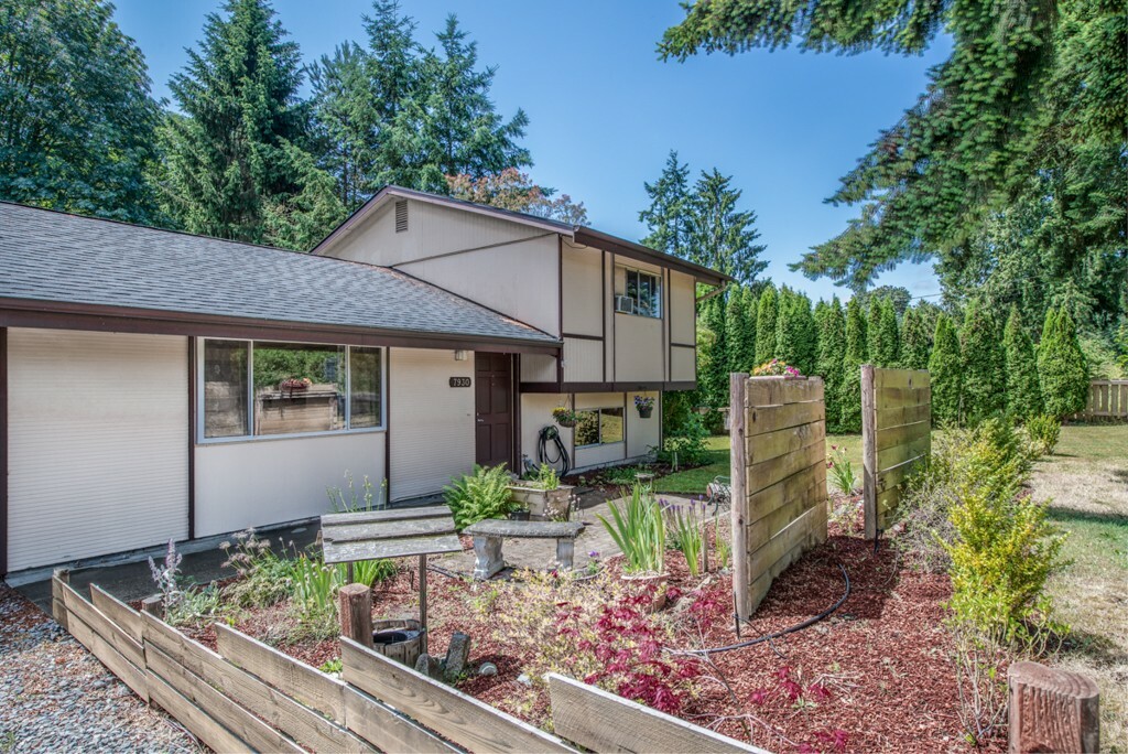 Property Photo:  7930 Riverview Rd  WA 98290 