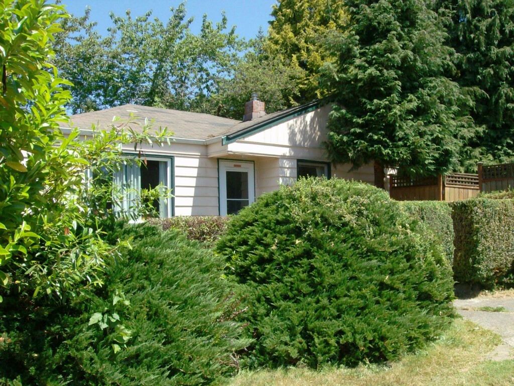 Property Photo: 404 N 92nd St WA 98103