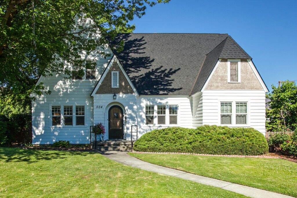 Property Photo:  504 Highland Dr  WA 98801 