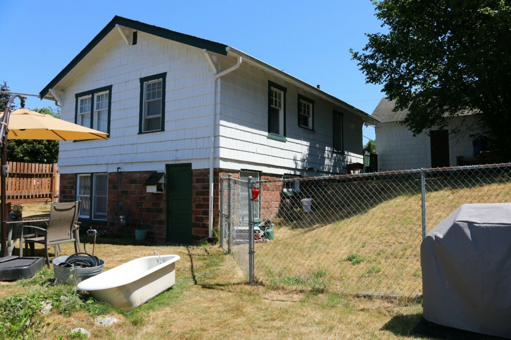 Property Photo:  2203 SW Trenton St  WA 98106 