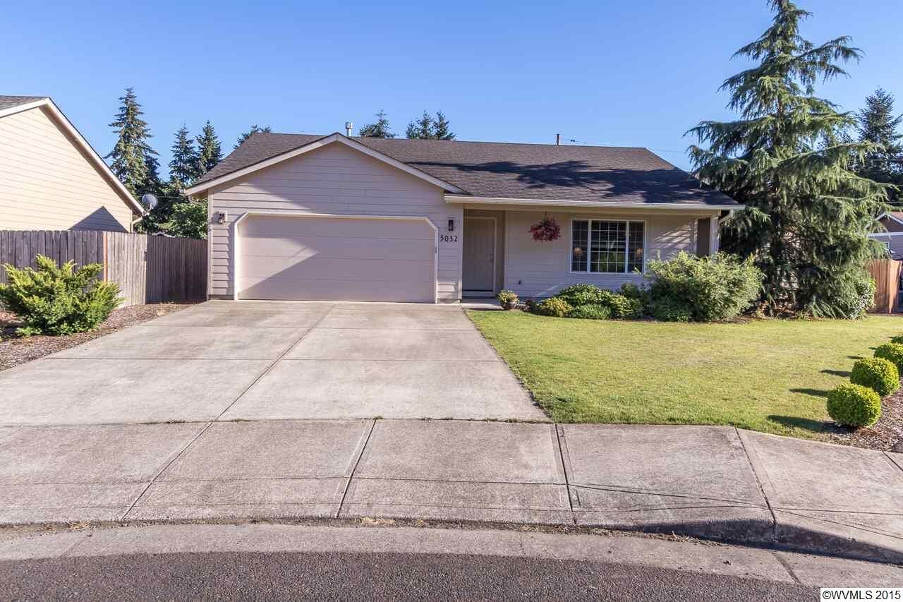 Property Photo: 5032 Flying Huey Ct OR 97392