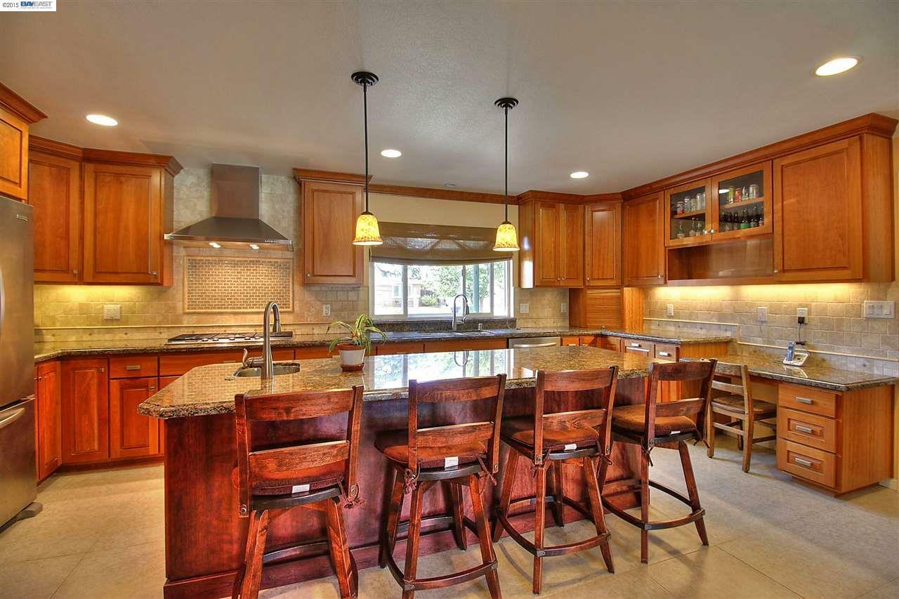 Property Photo:  4570 Glenmoor Ct  CA 94536 