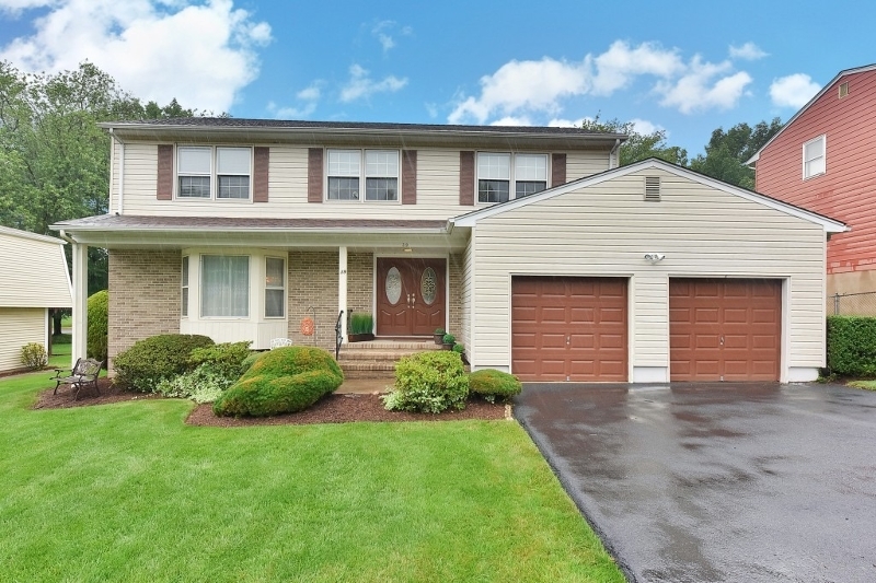 Property Photo:  39 Leonhard Dr  NJ 07508 