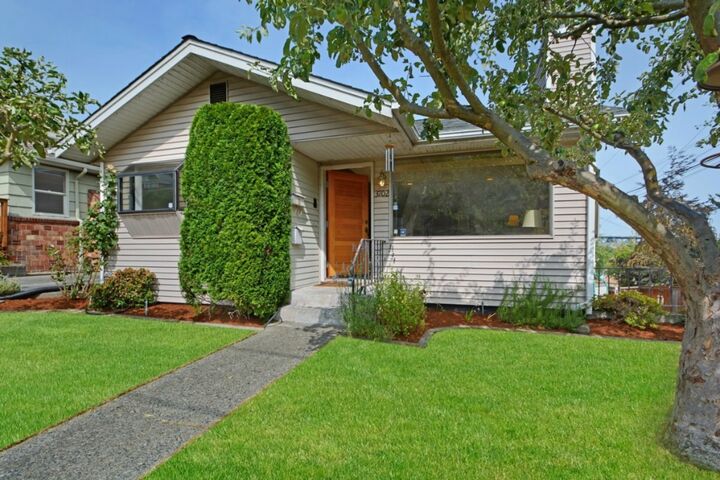 Property Photo: 3702 Bagley Ave N WA 98108