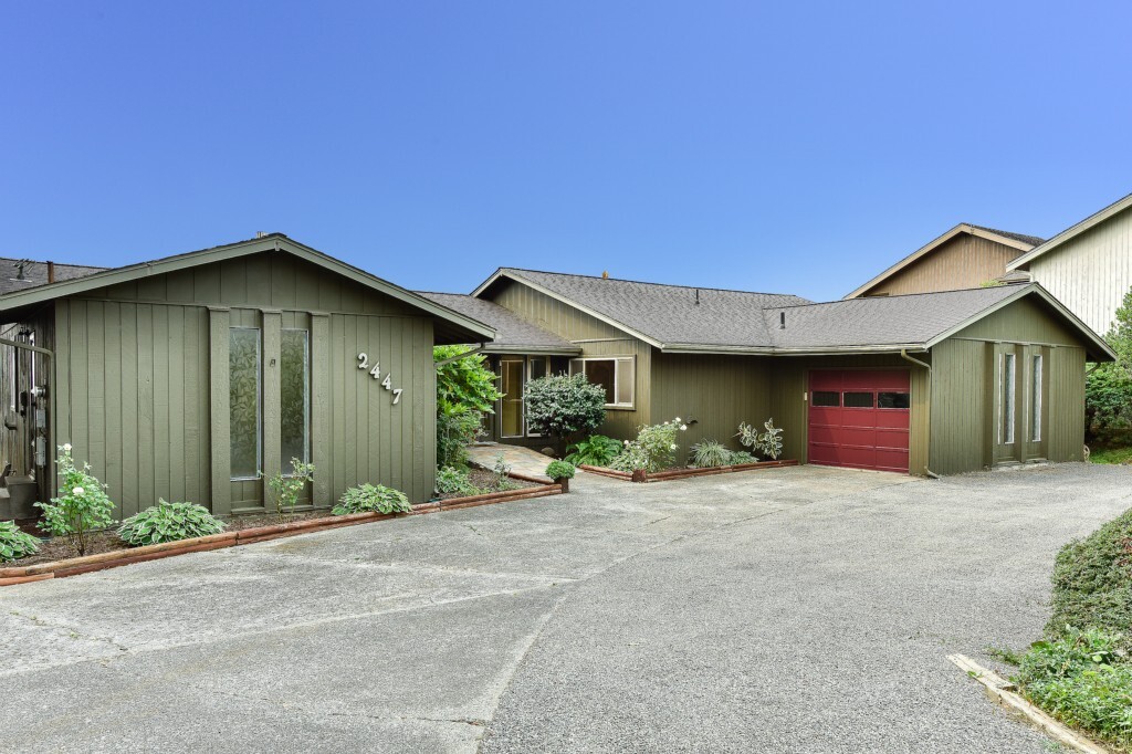 Property Photo:  2447  Crestline Street  WA 98248 