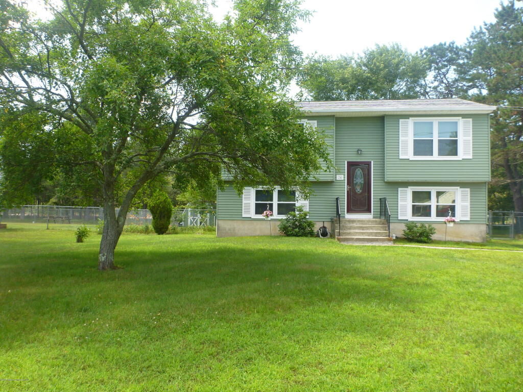 Property Photo:  24 Tecumseh Trail  NJ 08015 