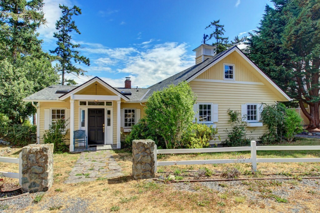 Property Photo:  713 Golf Course Rd  WA 98250 