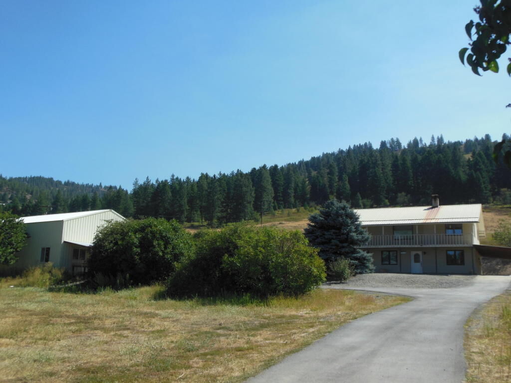 Property Photo: 2571 Bossburg Rd WA 99126