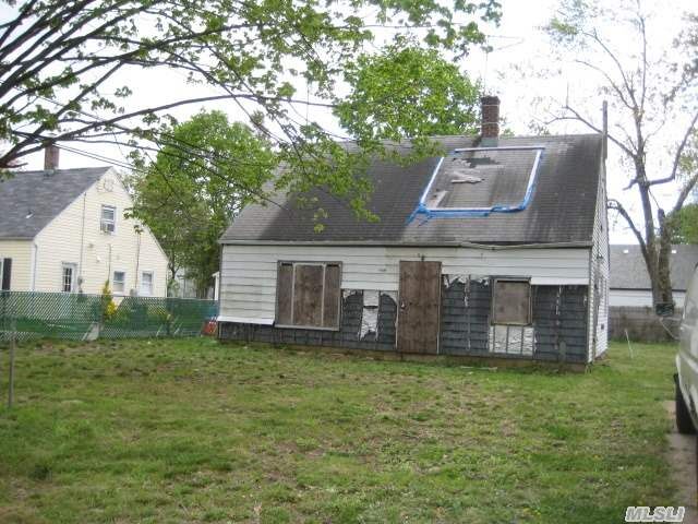 Property Photo:  3 Holly Ln  NY 11590 