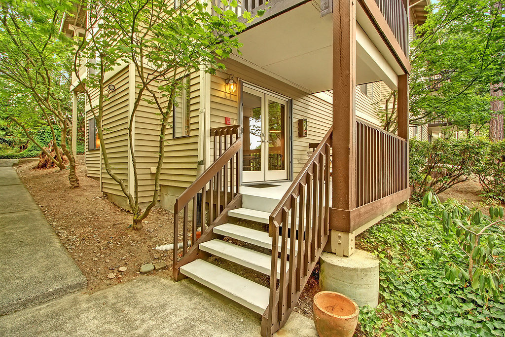 Property Photo:  412 10th St B102  WA 98033 