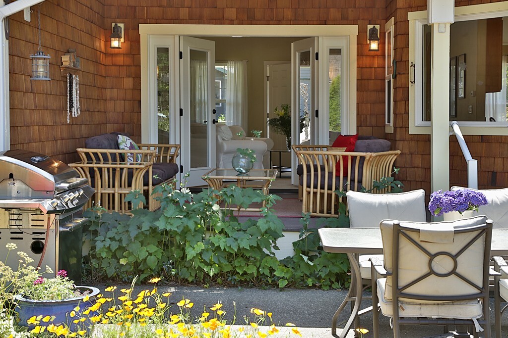 Property Photo: 296 Louisa St WA 98260