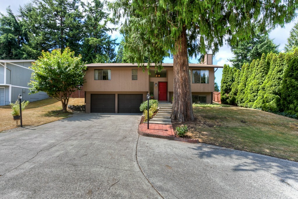 Property Photo:  89 18th Ave  WA 98354 