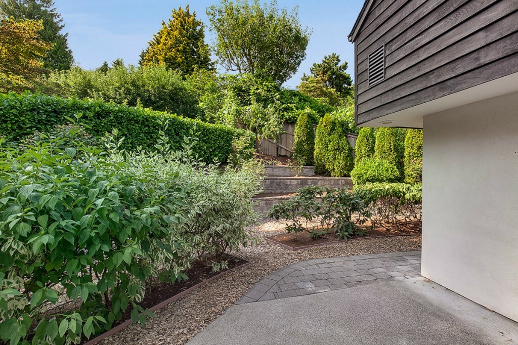 Property Photo: 515 Lake Washington Blvd WA 98122