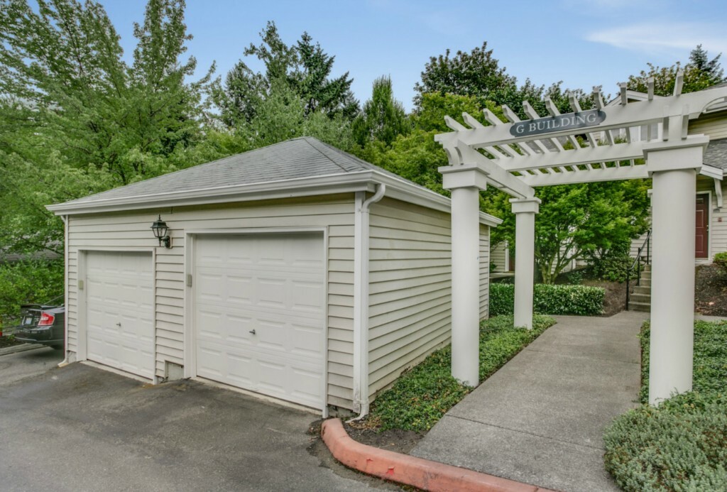 Property Photo:  2300 Jefferson Ave NE G127  WA 98056 