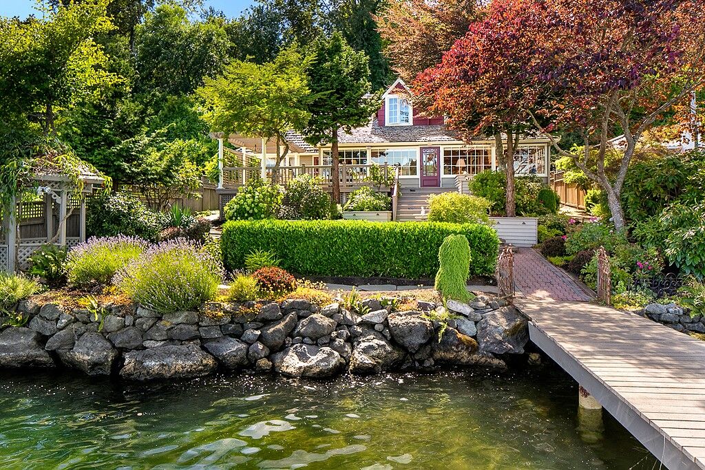 Property Photo:  13514 Riviera Place NE  WA 98125 