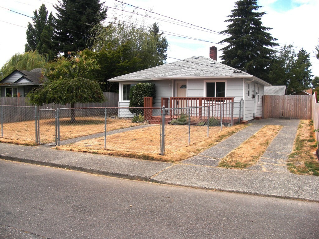 Property Photo:  644 S Oxford St  WA 98465 