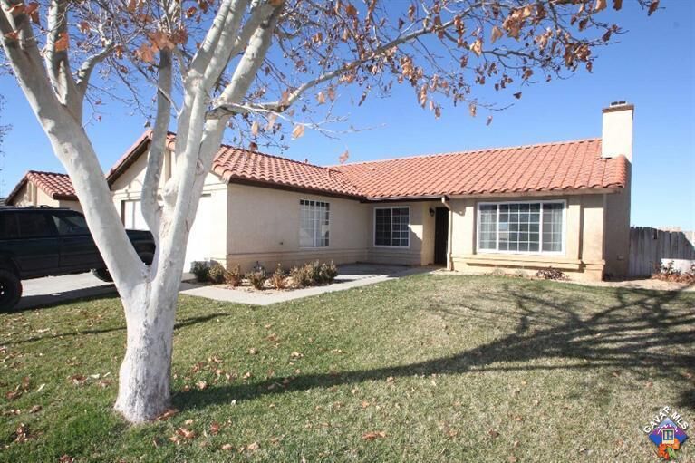 Property Photo:  1721 E Polo Court  CA 93535 