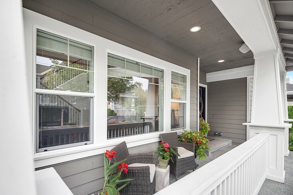 Property Photo: 2054 NE Noble St WA 98029