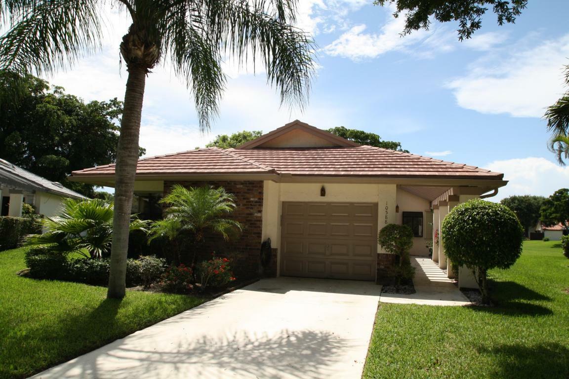 Property Photo: 10588 Fern Tree Way FL 33436