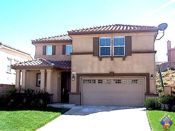 Property Photo:  2026 Pearmain Drive  CA 93551 