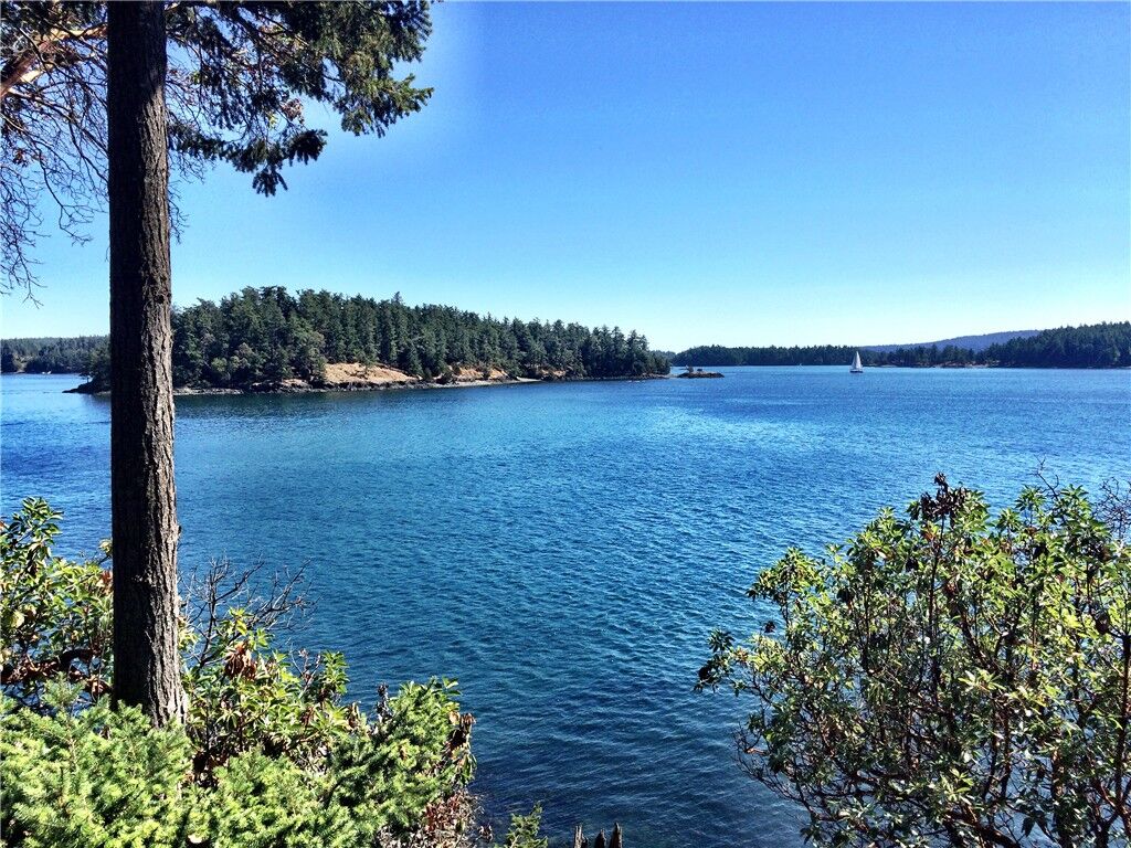 Property Photo:  128 Arbutus Lane  WA 98243 