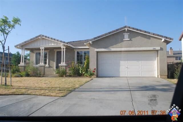 Property Photo:  1146 Brianna Avenue  CA 93535 