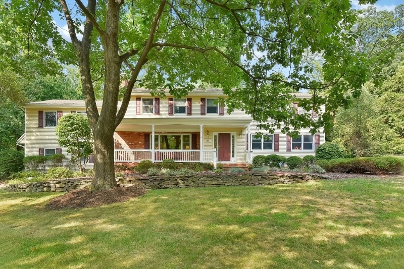 Property Photo:  810 Highview Dr  NJ 07481 