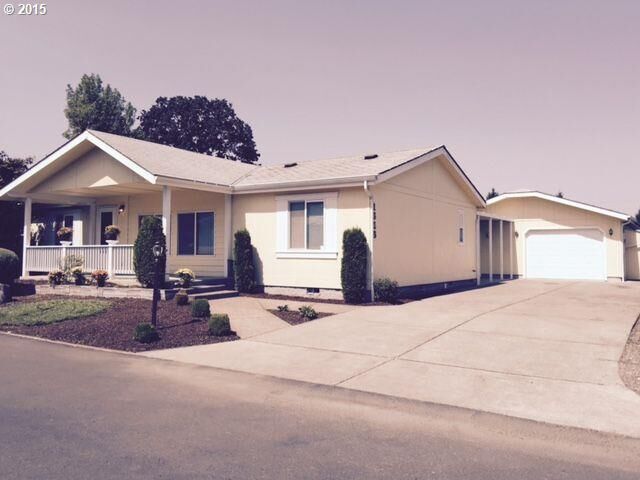 Property Photo:  1645 Skipper Ave  OR 97404 
