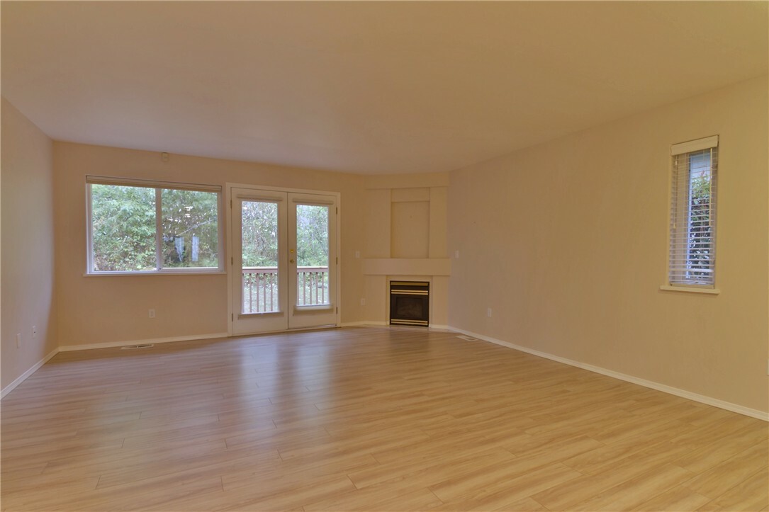 Property Photo:  1302 Whatcom St  WA 98229 