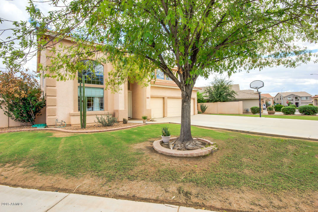 Property Photo:  515 N Nantucket Court  AZ 85225 