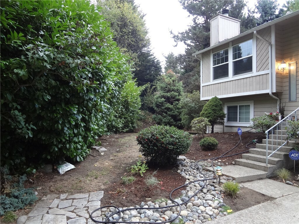 Property Photo: 1903 NE 19th Place WA 98056