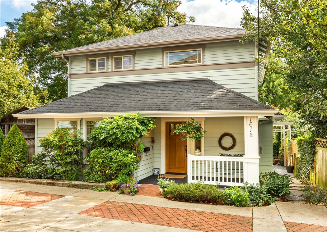 Property Photo: 1612 21st Ave WA 98122
