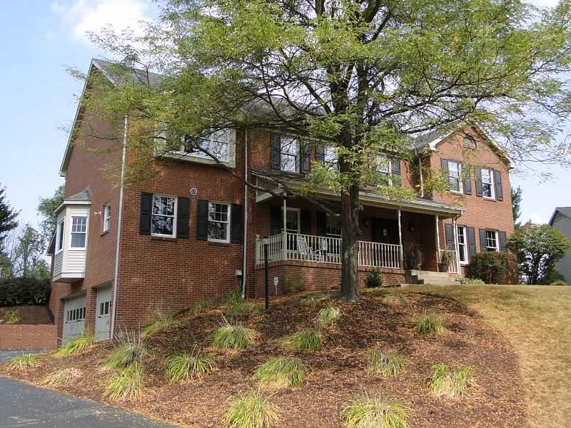 Property Photo: 107 Coventry Court PA 15317