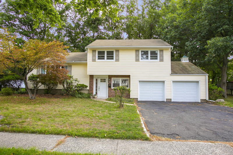 Property Photo:  63 Crestmont Rd  NJ 07052 