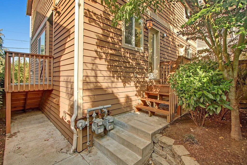 Property Photo: 4439 44th Ave SW C WA 98116